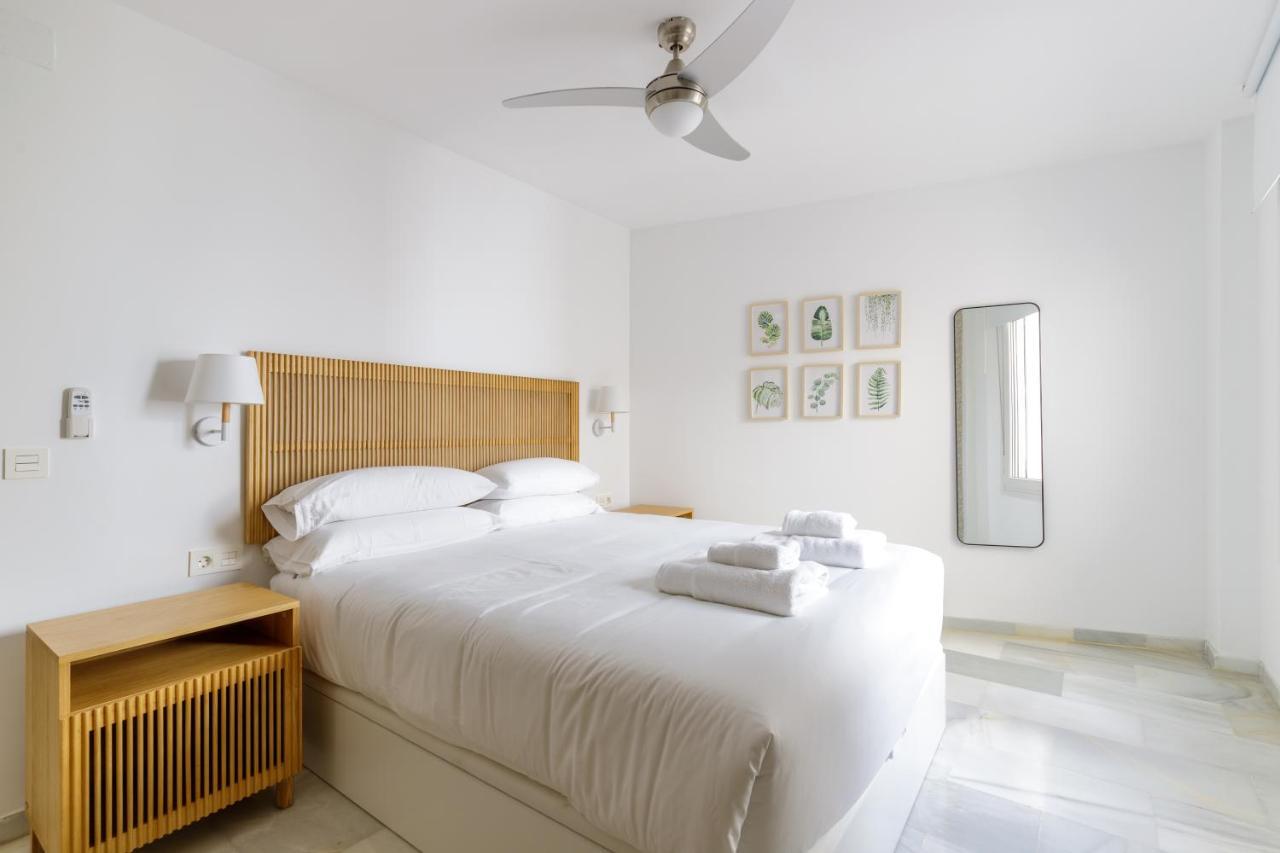 Caleta Homes - Apartamentos Pompidou Málaga Esterno foto